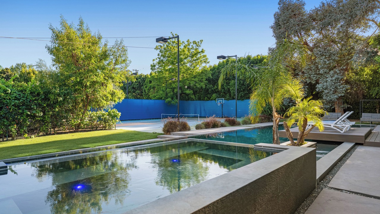 Photo of Outdoor in Encino