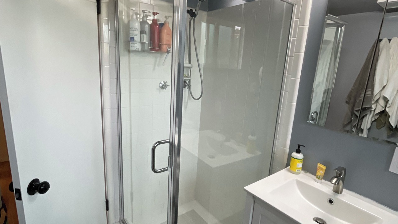 Photo of Bathroom in Monterey Ter