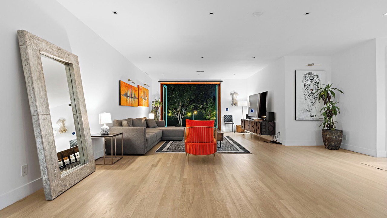 Photo of Livingroom in Beverly Grove