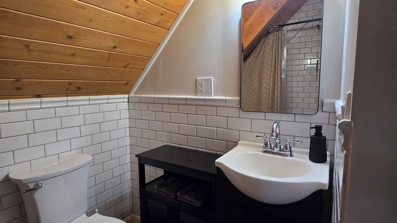 Photo of Bathroom in Groveland