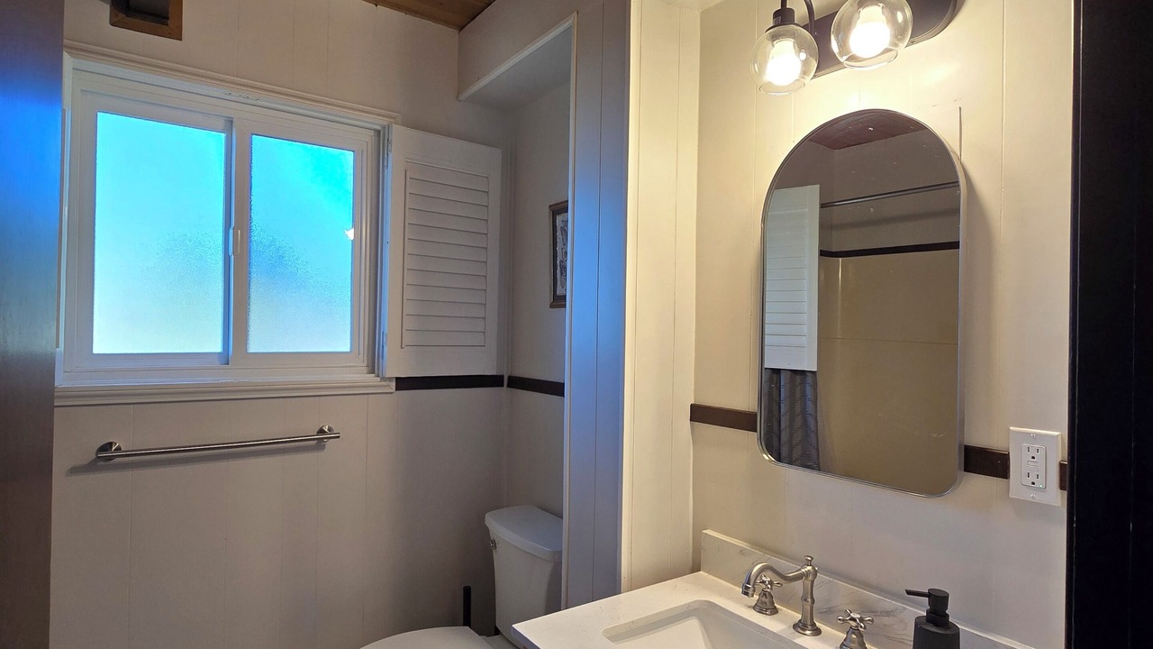 Photo of Bathroom in Groveland