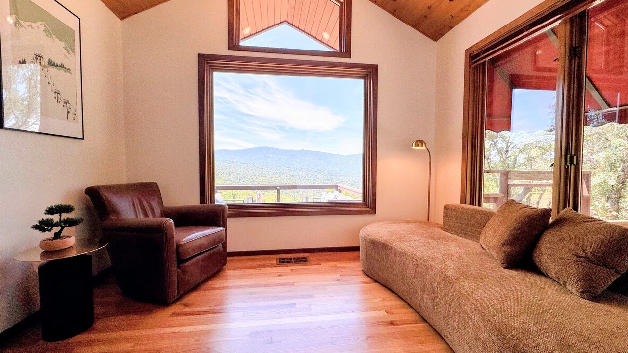 Photo of Livingroom in Oakhurst