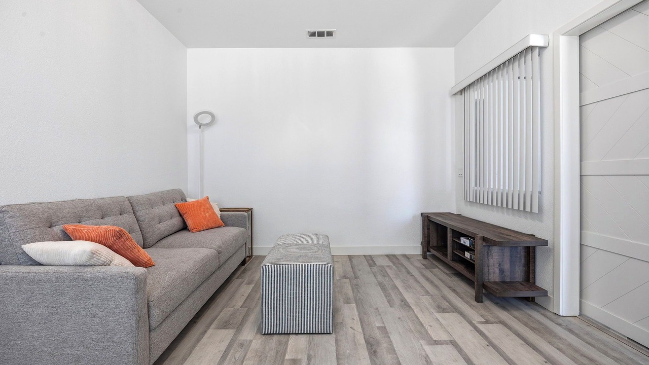 Photo of Livingroom in Victorville