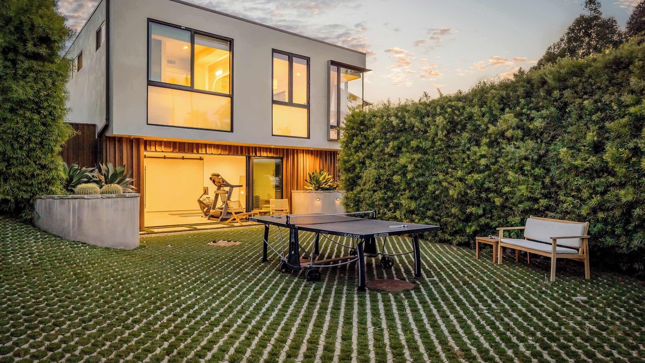 Photo of Patio Balcony in Central Malibu