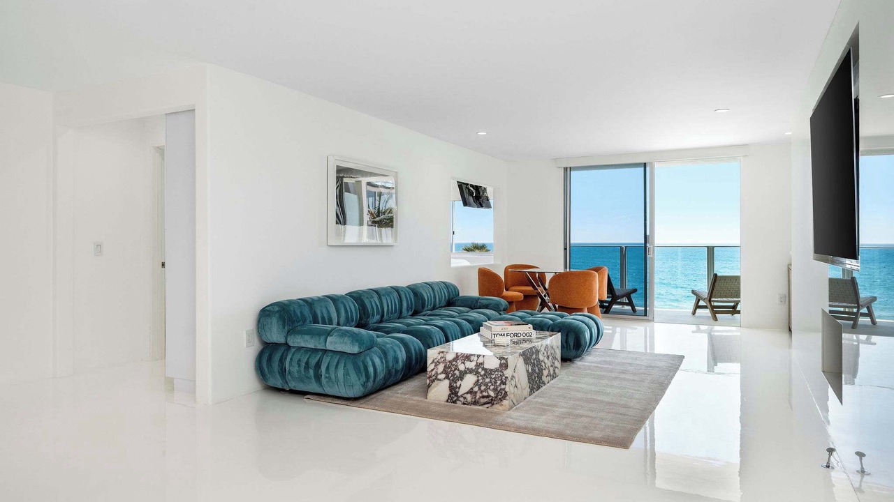 Photo of Livingroom in Eastern Malibu