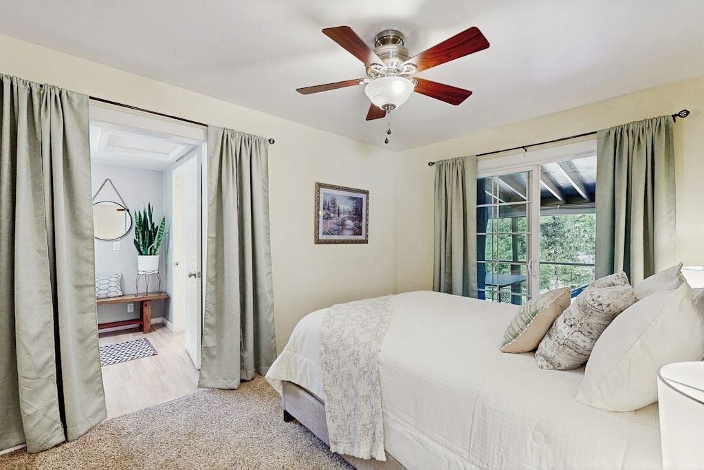 Photo of Bedroom in Hathaway Pines