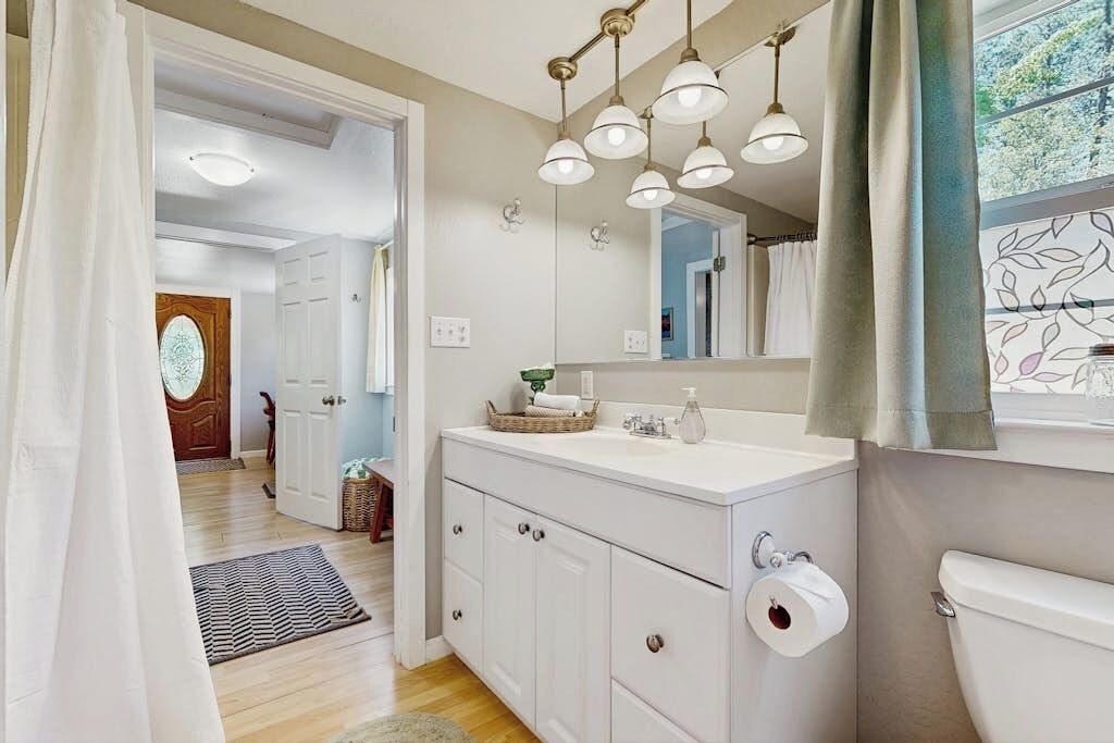 Photo of Bathroom in Hathaway Pines