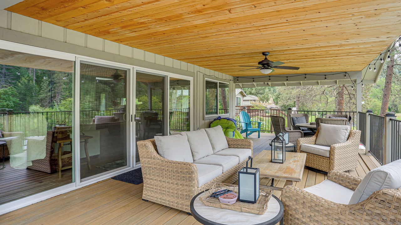 Photo of Patio Balcony in Douglas City