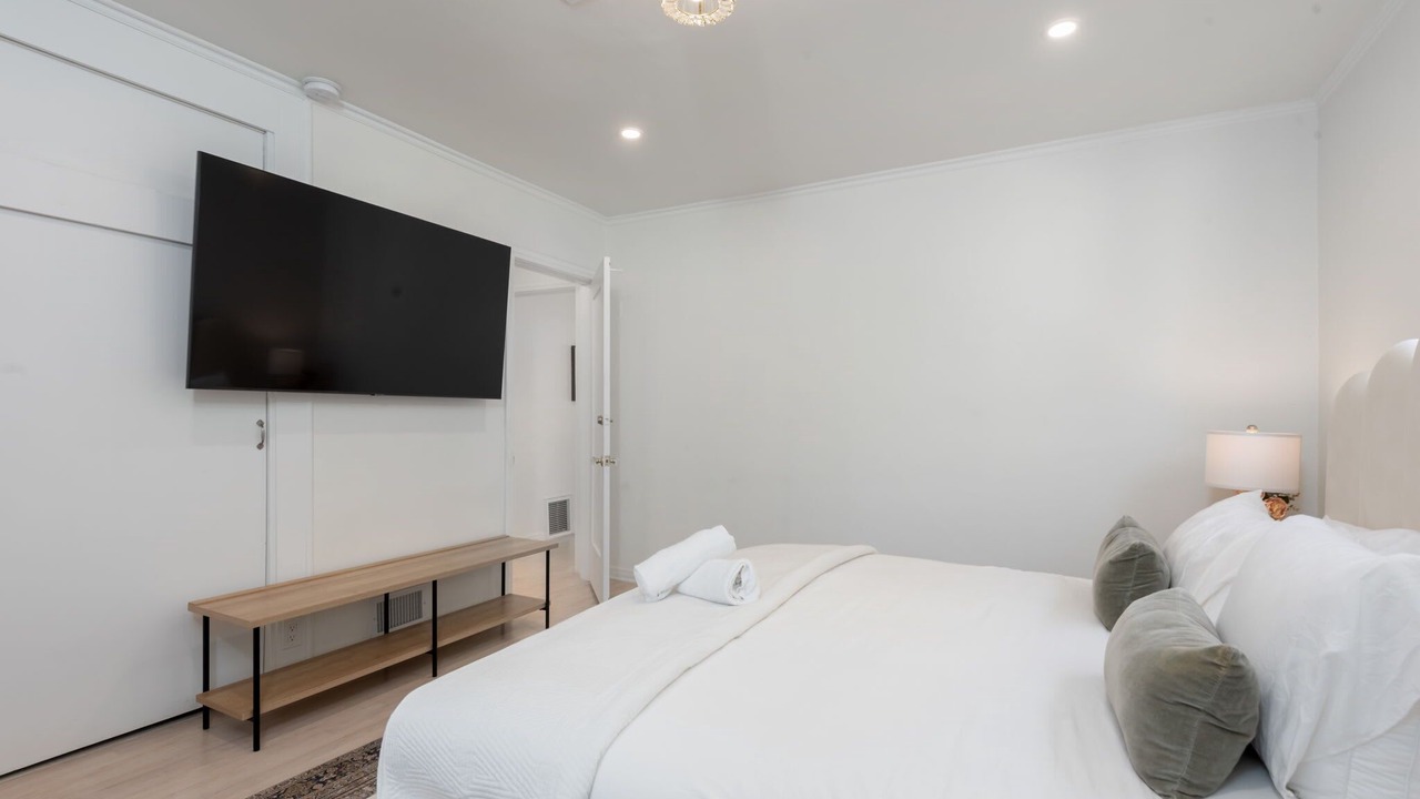 Photo of Bedroom in Pico - Robertson