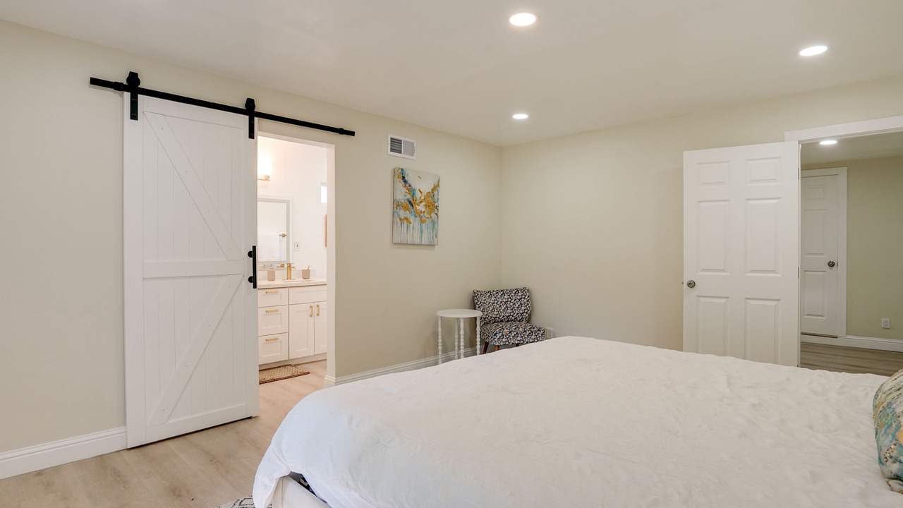 Photo of Bedroom in Longfellow