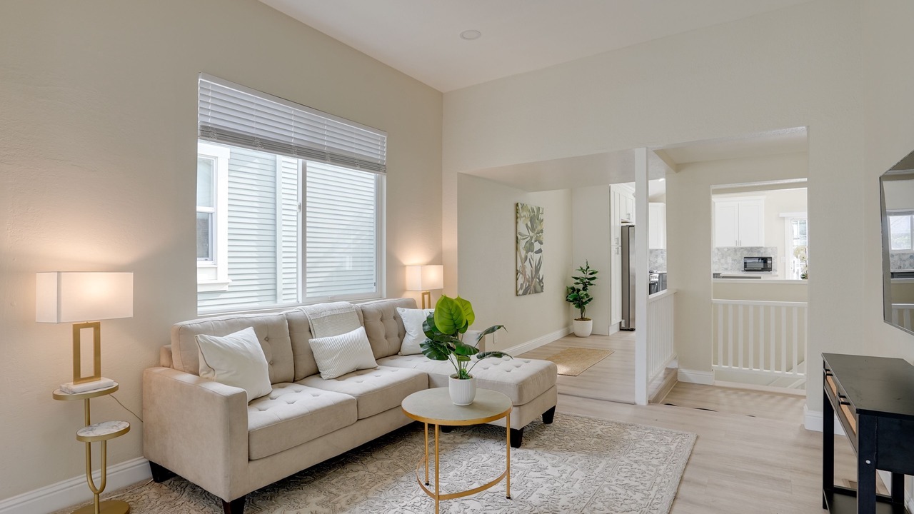 Photo of Livingroom in Longfellow