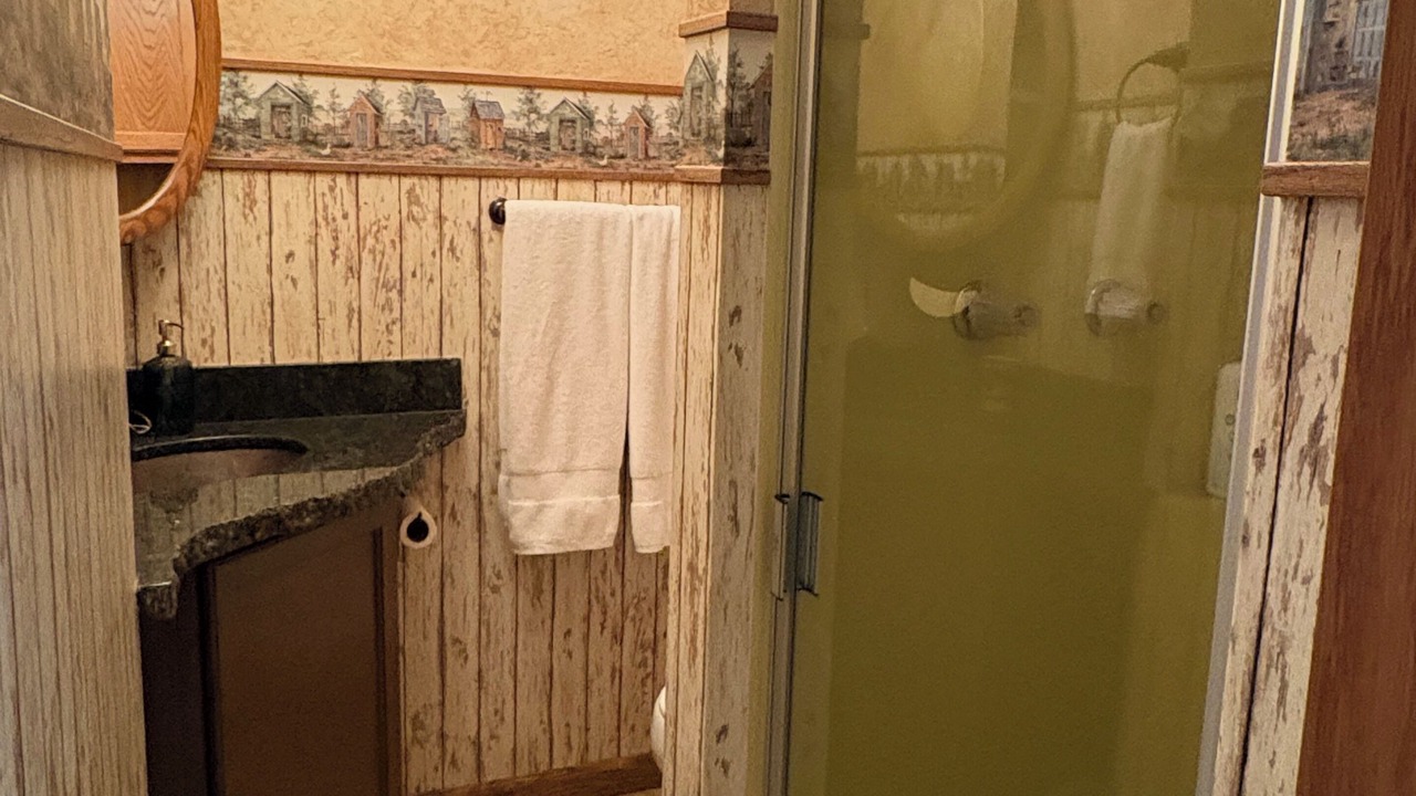 Photo of Bathroom in Pinecrest