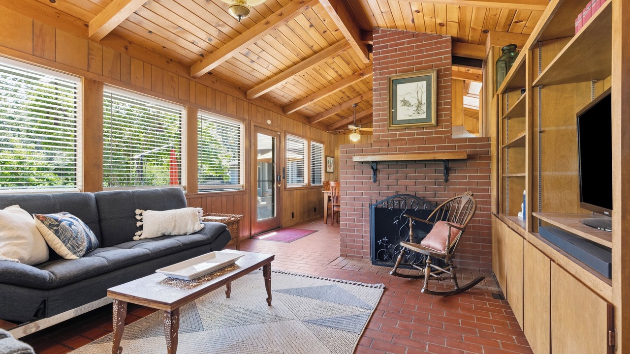Photo of Livingroom in Apple Hill