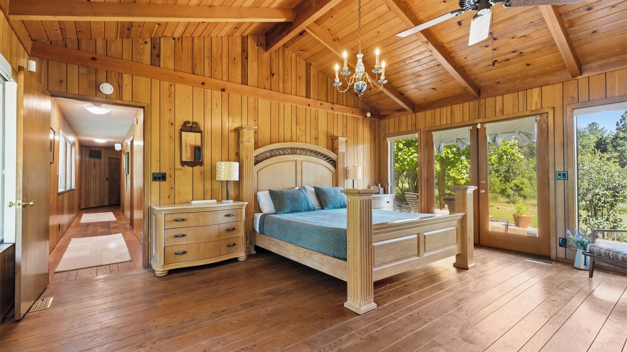 Photo of Bedroom in Apple Hill