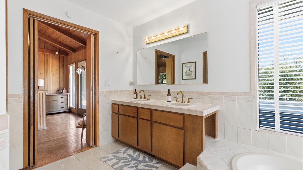 Photo of Bathroom in Apple Hill