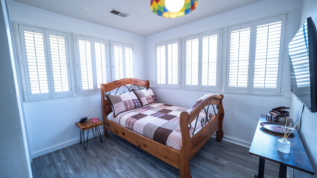 Photo of Bedroom in Pearblossom