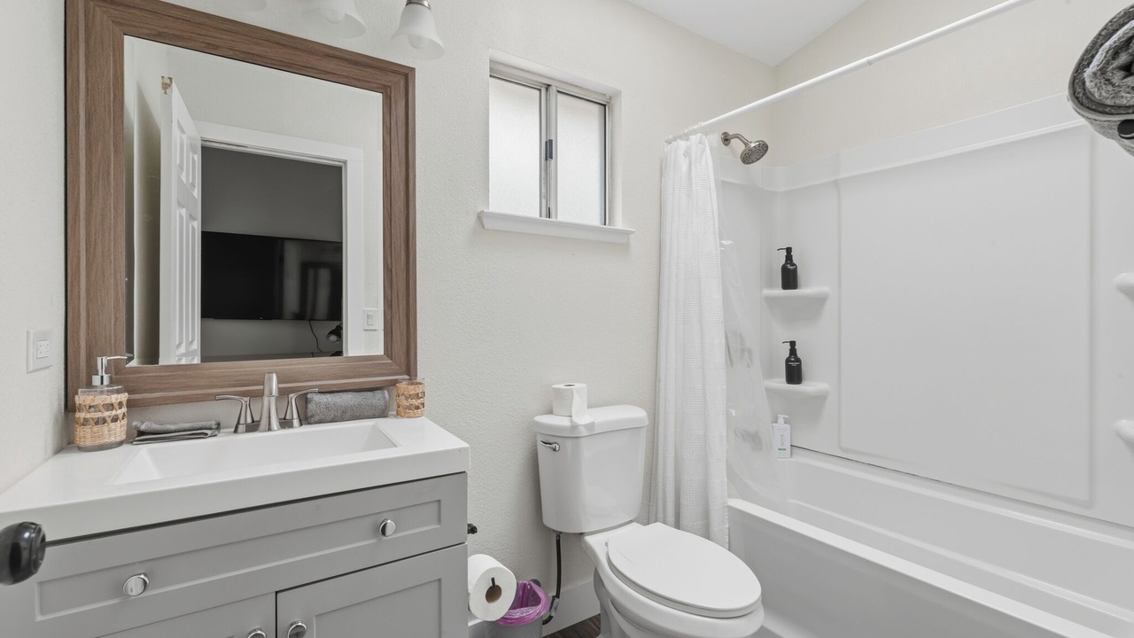 Photo of Bathroom in Raisin