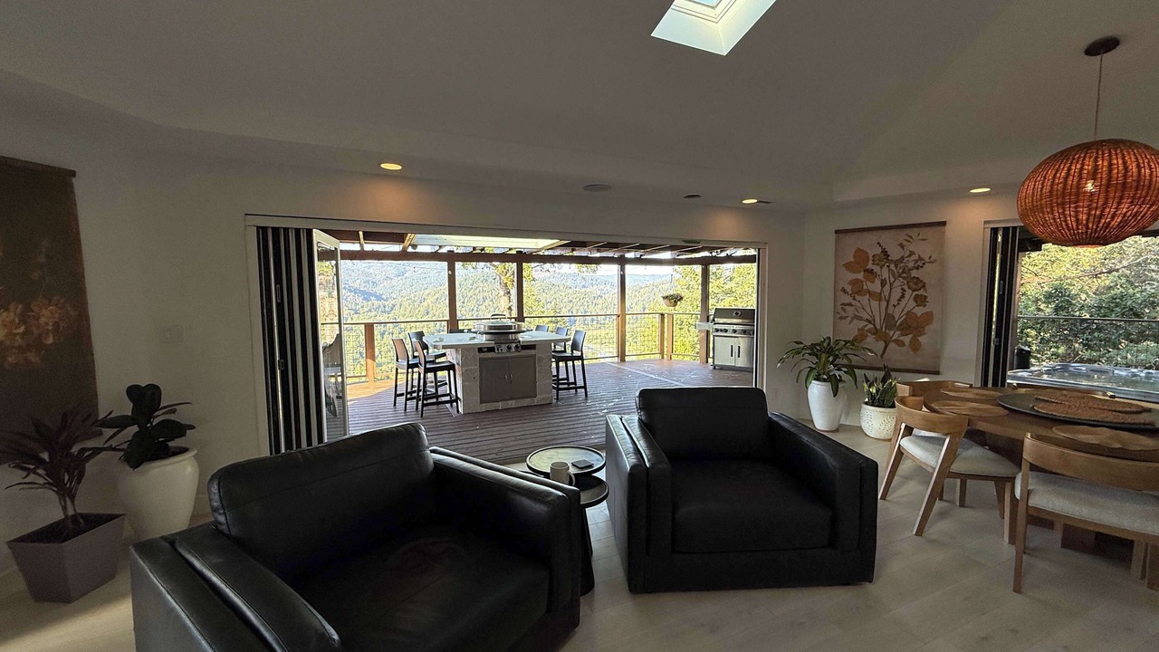 Photo of Livingroom in Garberville