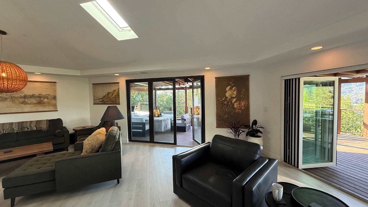 Photo of Livingroom in Garberville