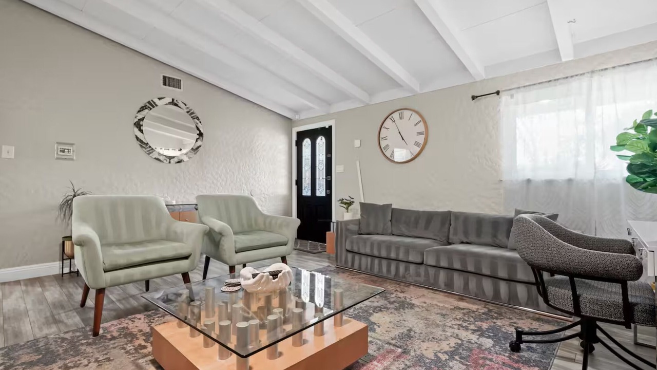 Photo of Livingroom in Santa Clarita