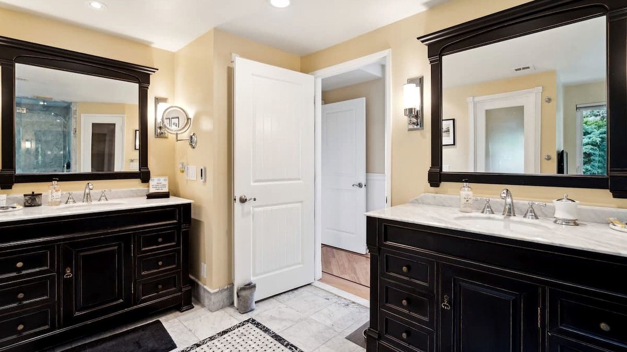 Photo of Bathroom in Thousand Oaks