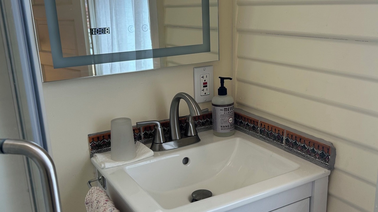 Photo of Bathroom in Piedmont Avenue
