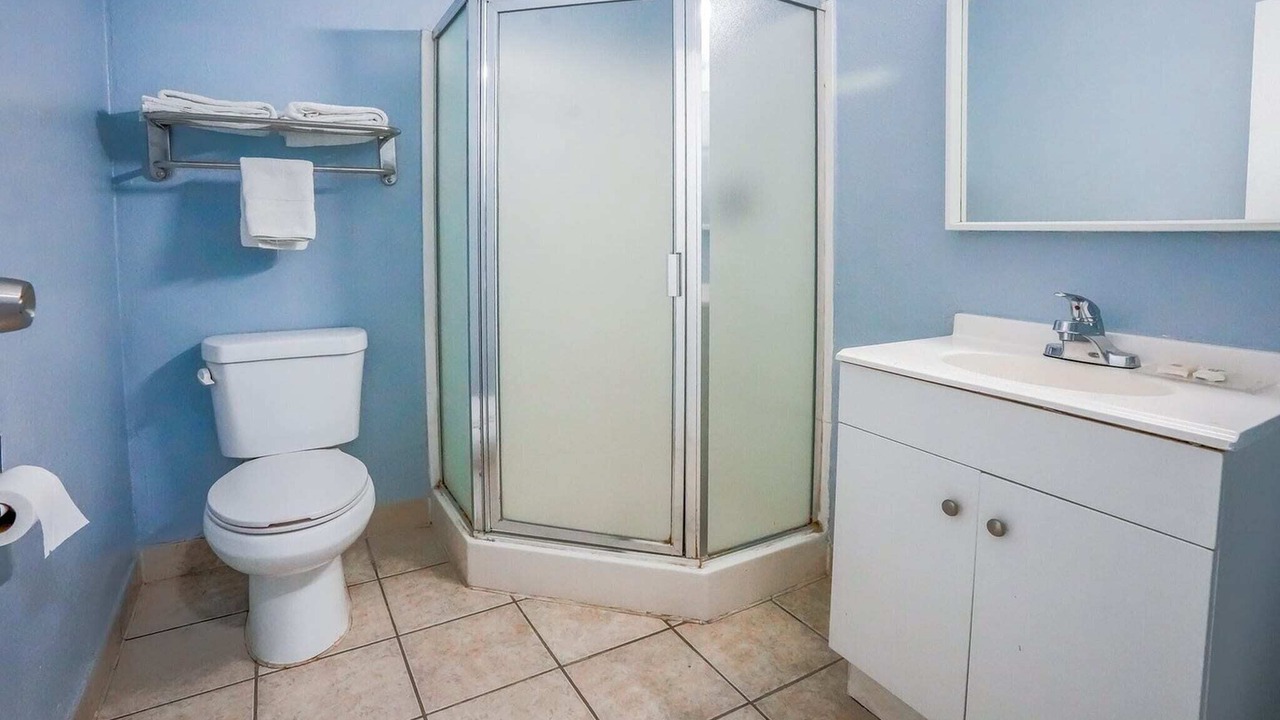 Photo of Bathroom in Buttonwillow