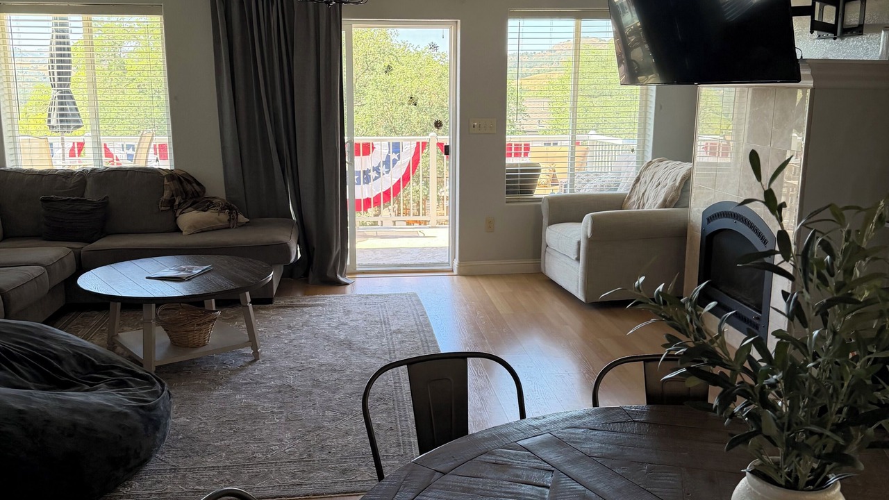Photo of Livingroom in Oak Shores