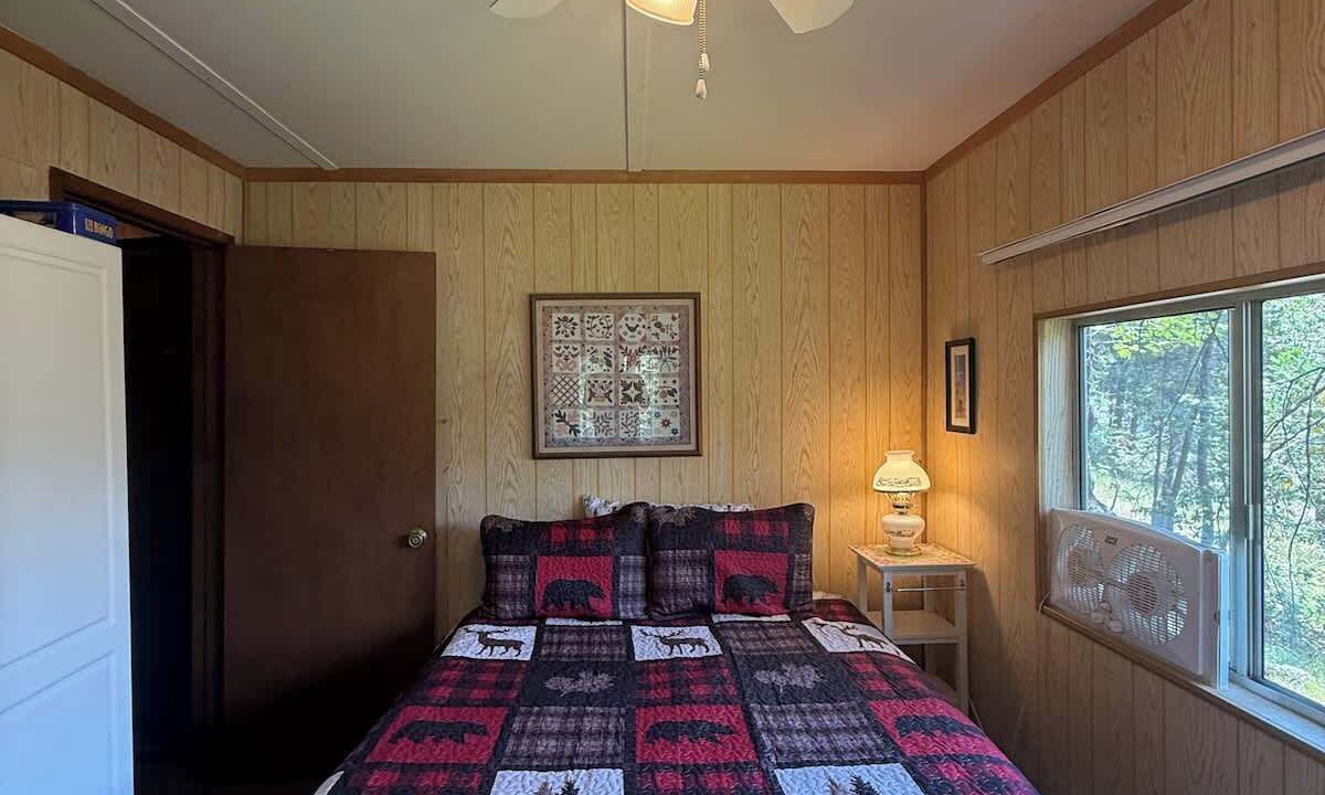 Photo of Bedroom in Big Creek