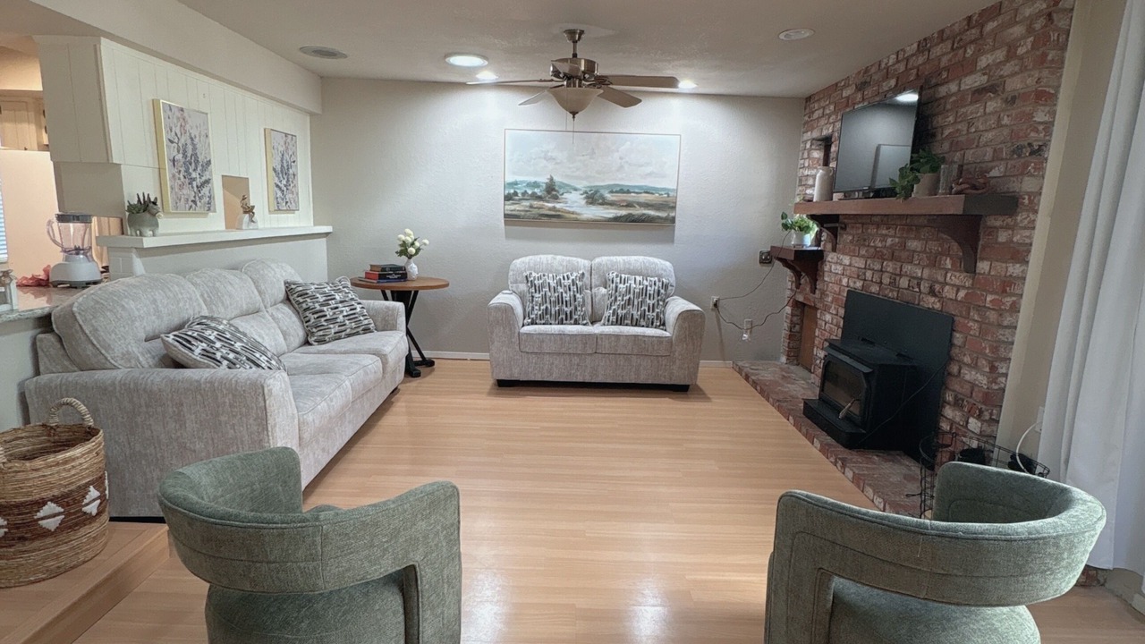 Photo of Livingroom in Springville