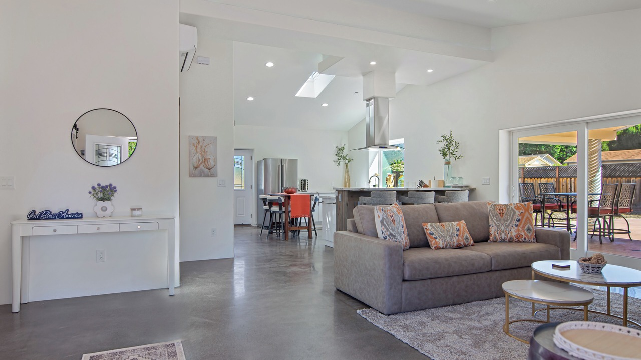 Photo of Livingroom in Kenwood