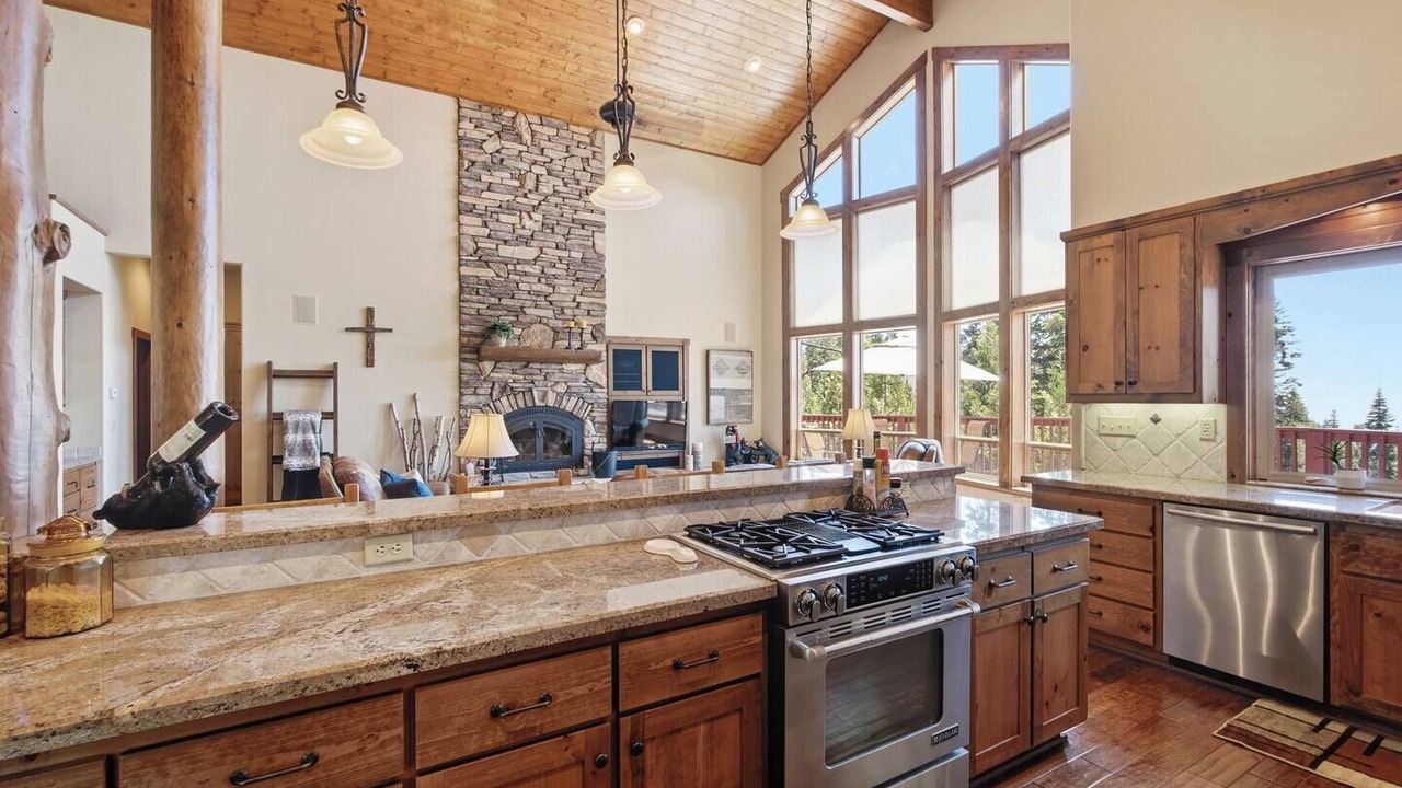 Photo of Kitchen in Shaver Lake