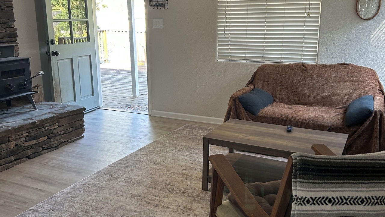 Photo of Livingroom in Junction City