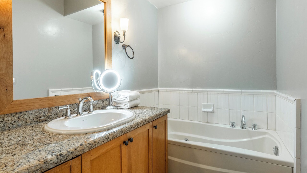 Photo of Bathroom in Woodwinds