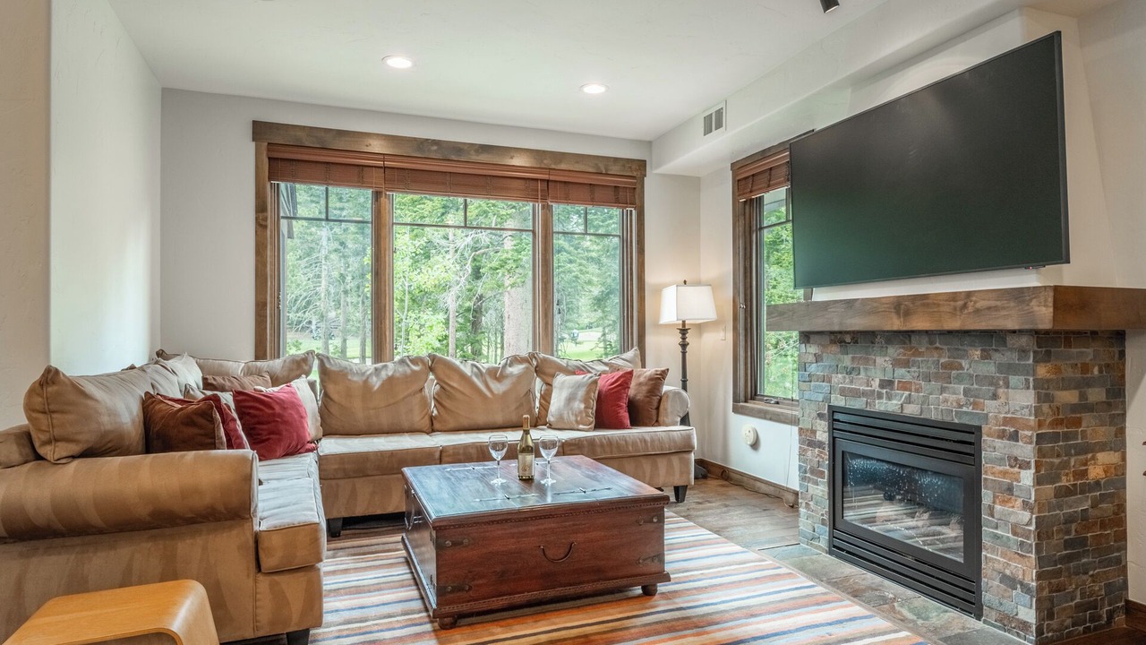 Photo of Livingroom in Woodwinds