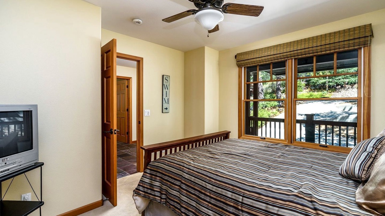 Photo of Bedroom in Groveland
