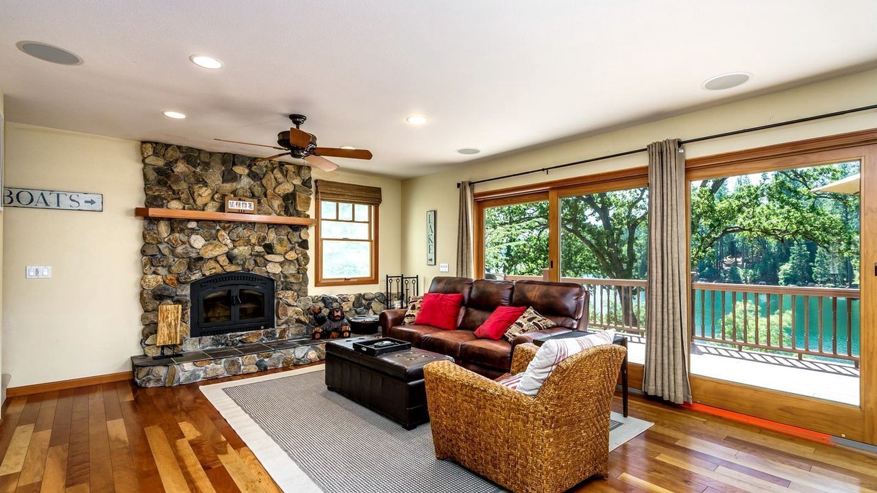 Photo of Livingroom in Groveland