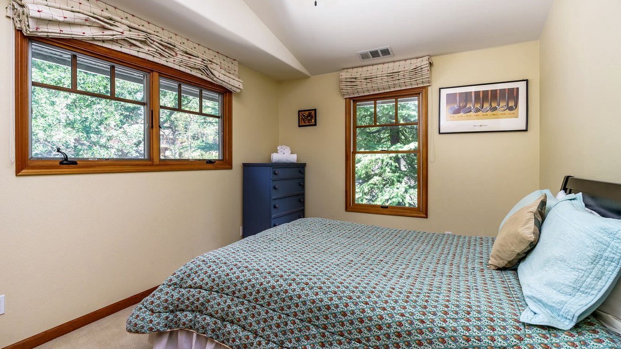 Photo of Bedroom in Groveland