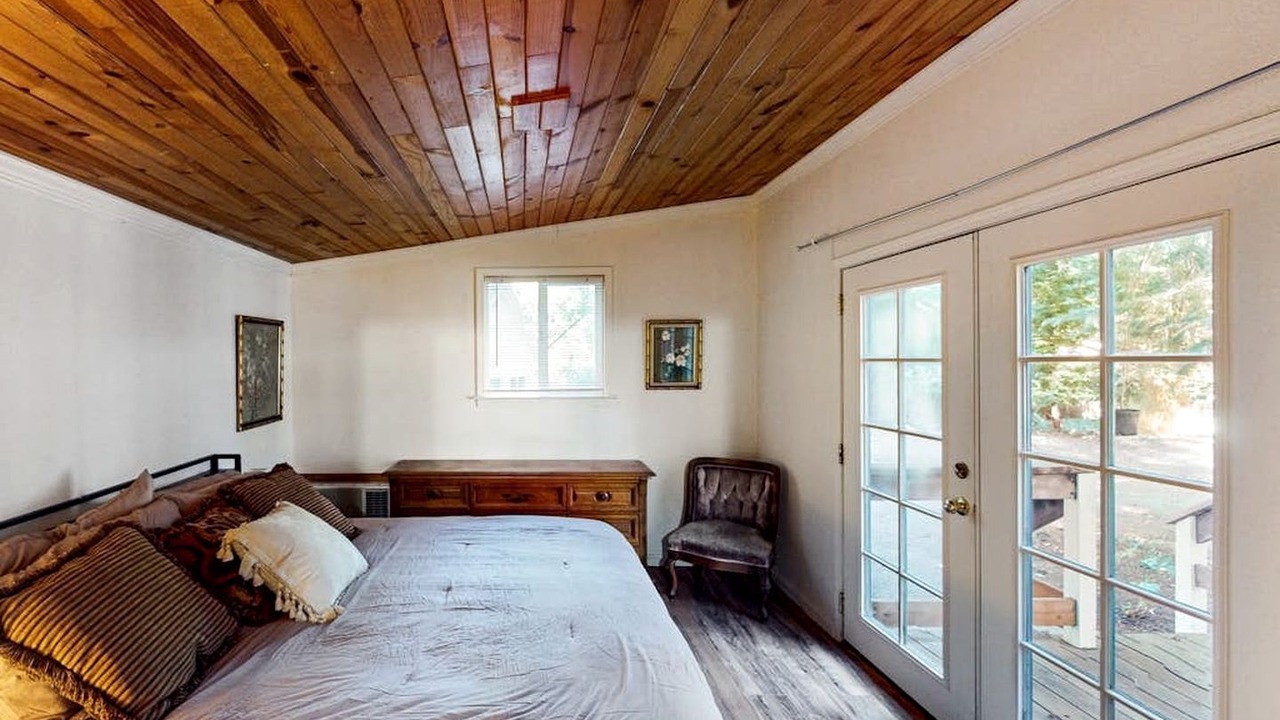 Photo of Bedroom in Cobb