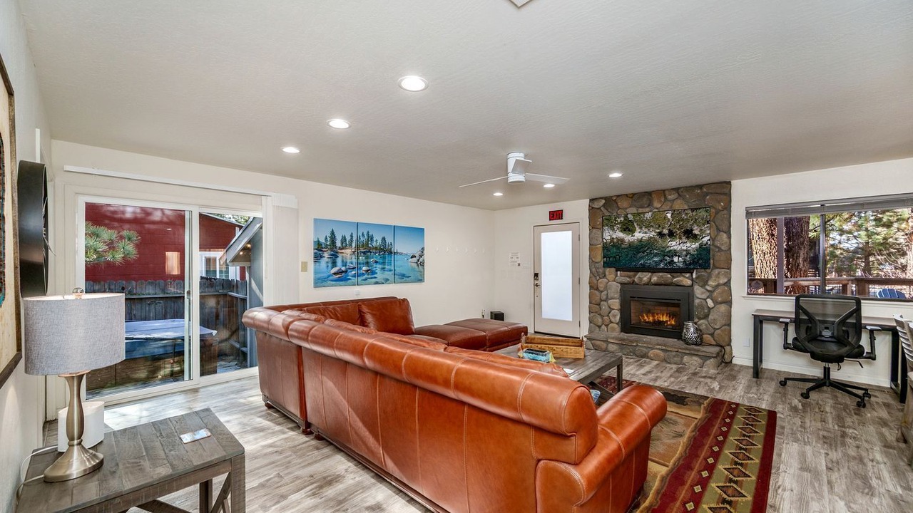 Photo of Livingroom in Lakeside Park