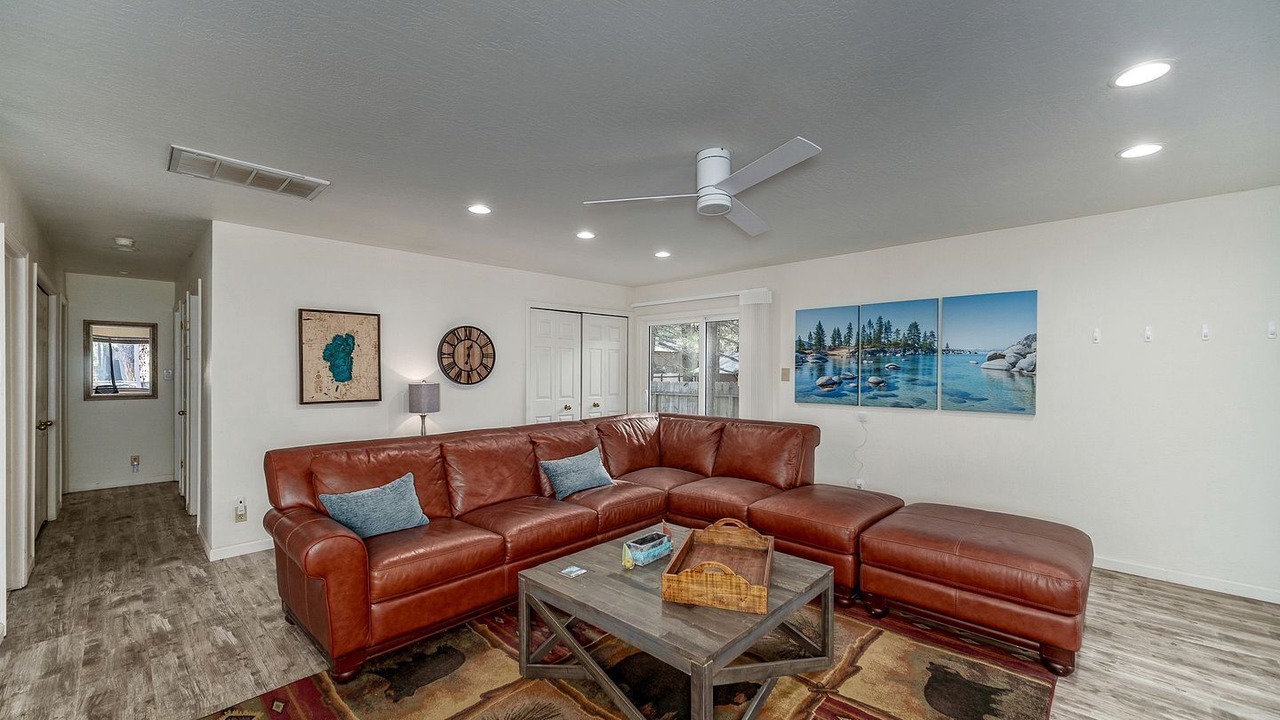 Photo of Livingroom in Lakeside Park