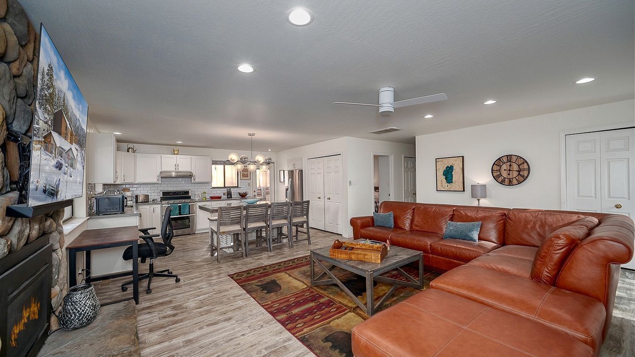 Photo of Livingroom in Lakeside Park
