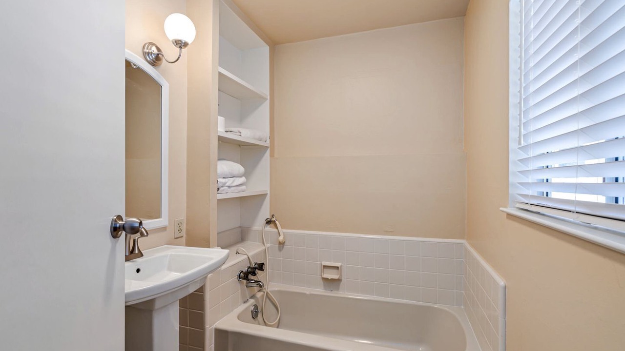 Photo of Bathroom in Groveland