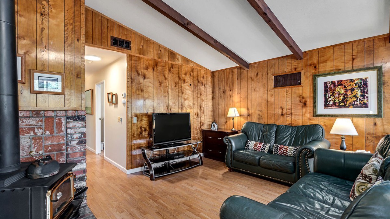 Photo of Livingroom in Groveland