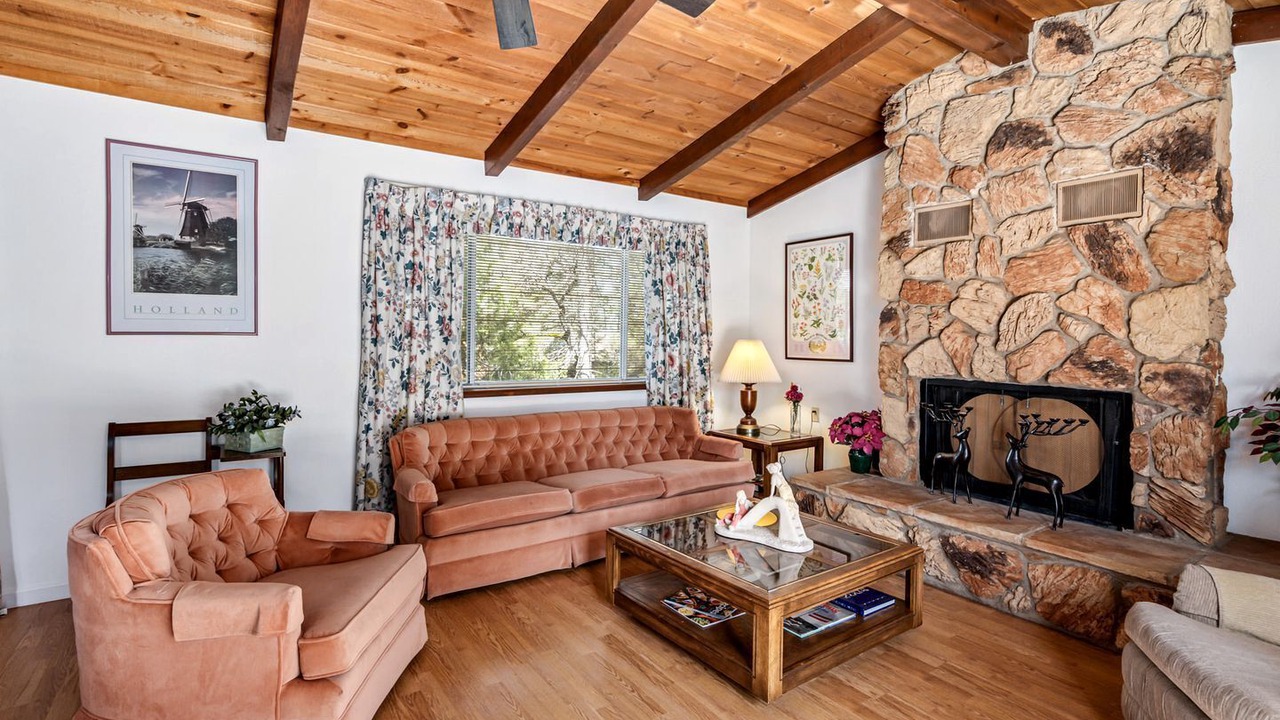 Photo of Livingroom in Groveland