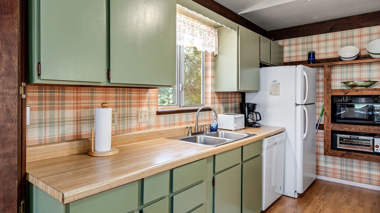 Photo of Kitchen in Groveland