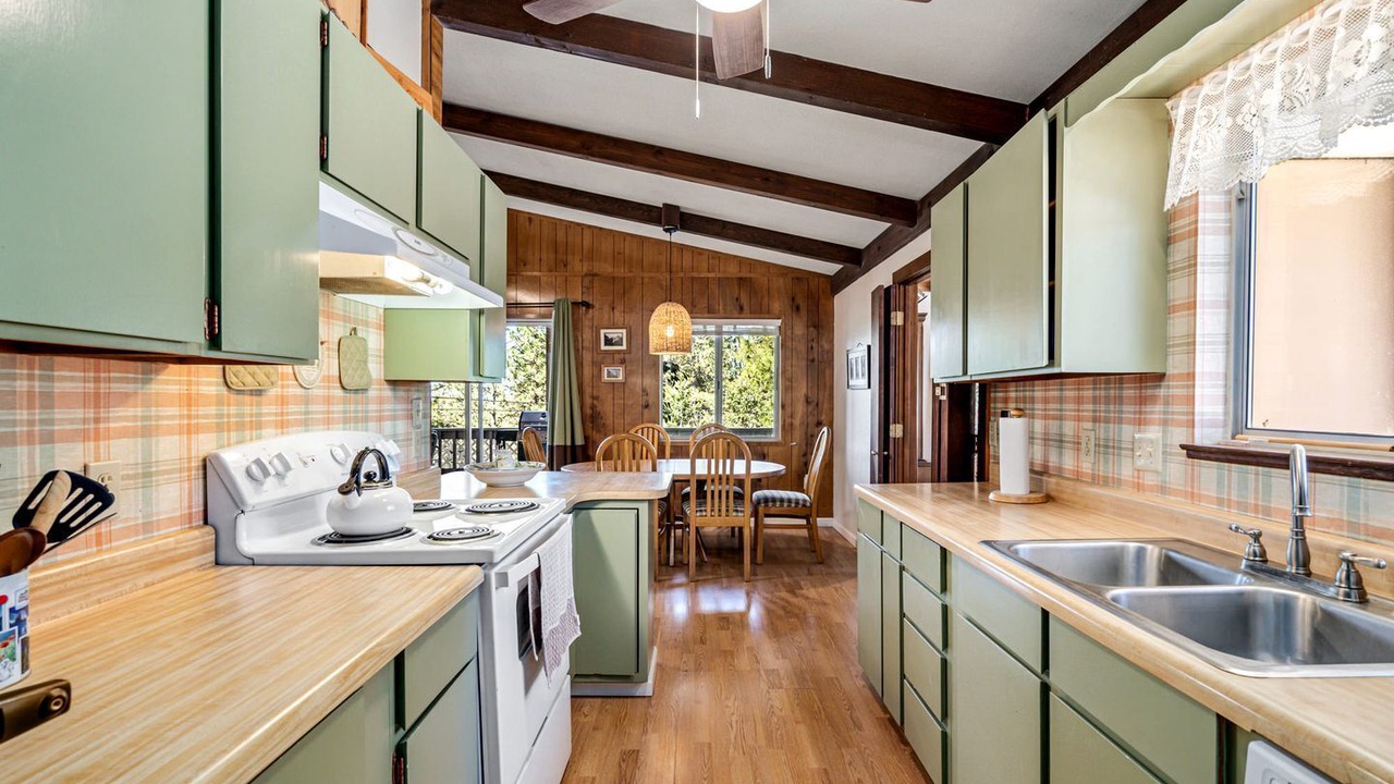 Photo of Kitchen in Groveland