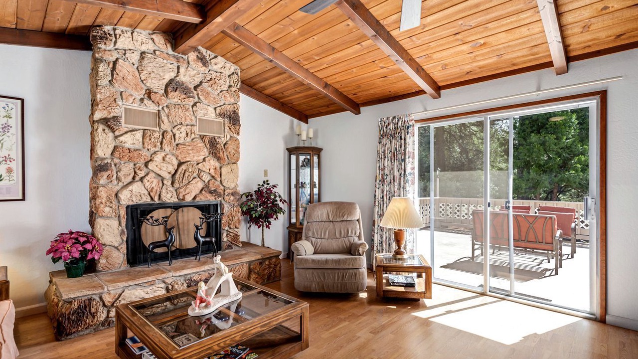 Photo of Livingroom in Groveland
