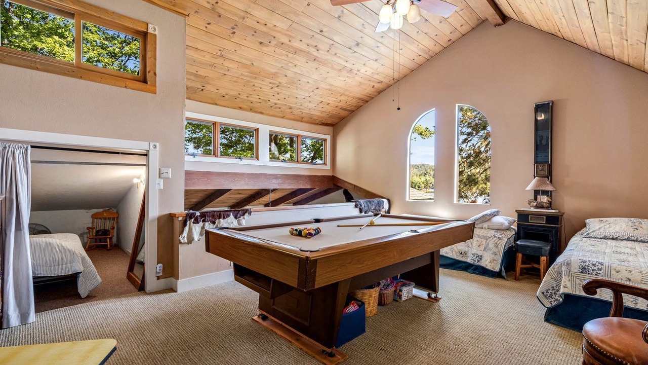 Photo of Bedroom in Groveland
