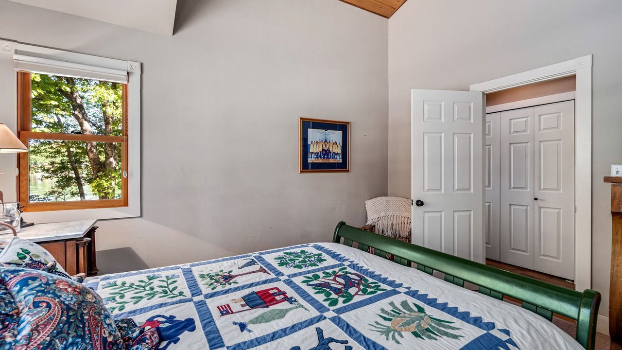 Photo of Bedroom in Groveland